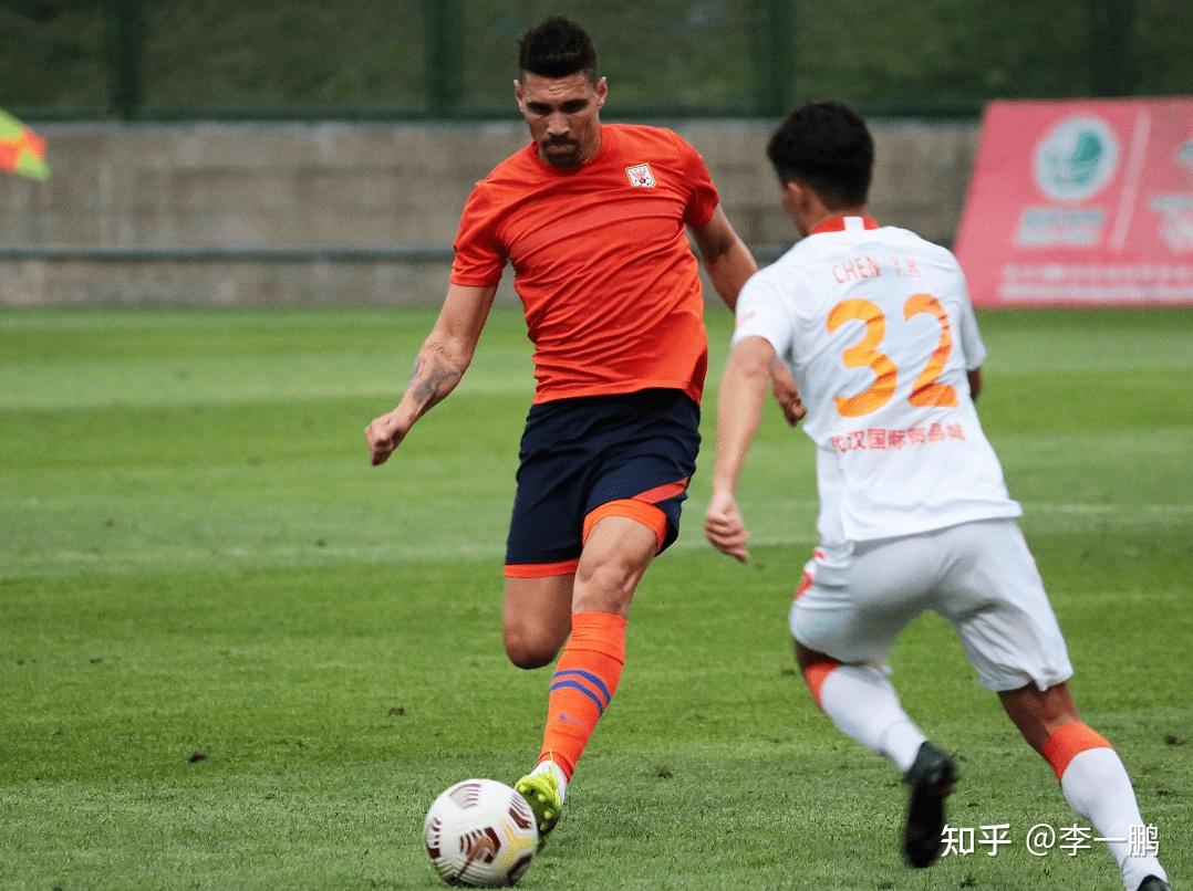 足球赛场再起风云：洞庭青龙队火力全开徽州火狐队，新援首秀制胜外援联手发威的简单介绍