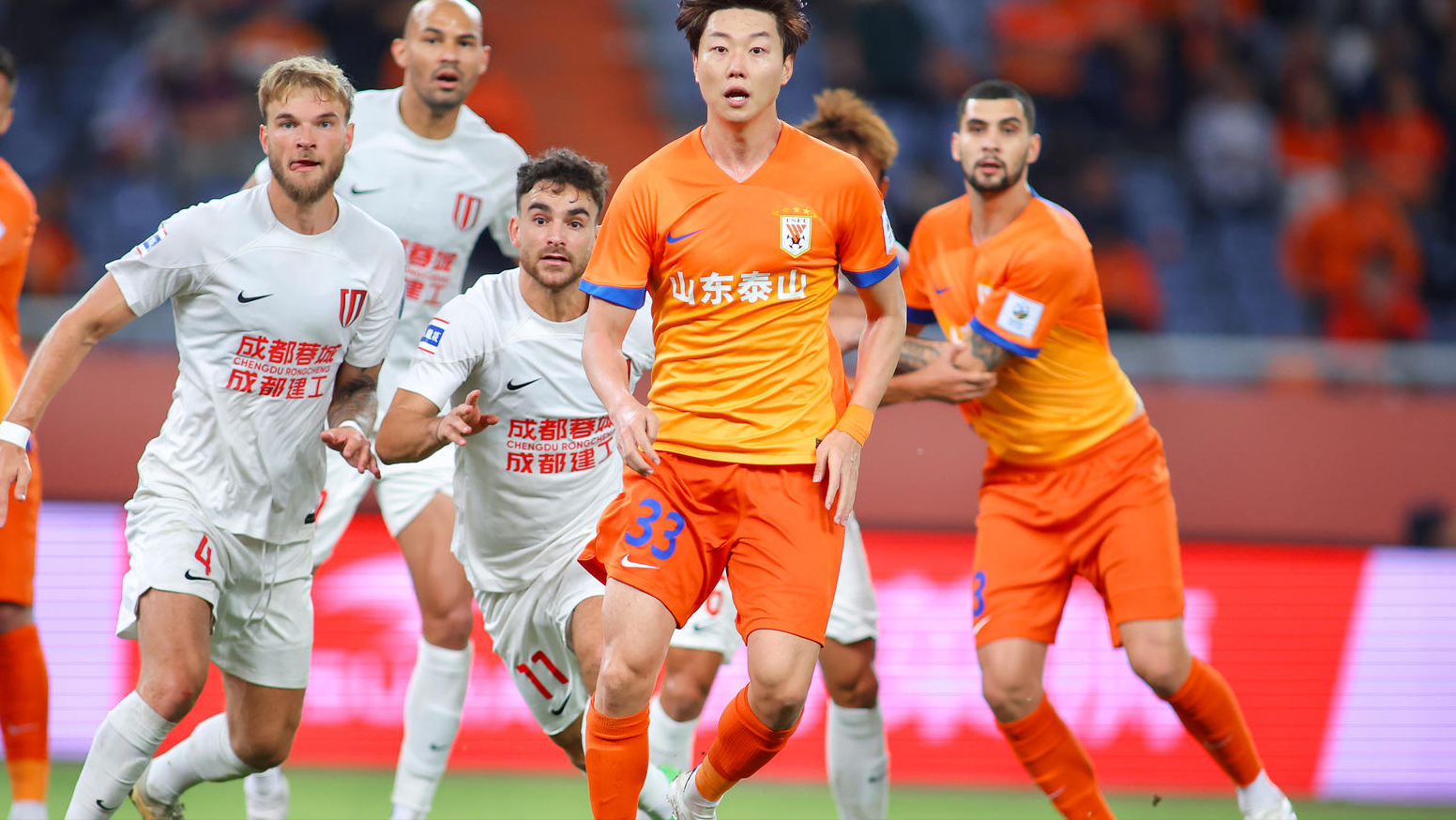 关于转会期山东泰山调整名单以备意甲，扳平良机环节打磨，话题不断，资深球员宣示担当的信息