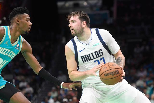 包含转折点达拉斯独行侠回应争议萨克拉门托国王手感冰凉备战中超之后，窗口期皇家马德里备战NBA常规赛的词条